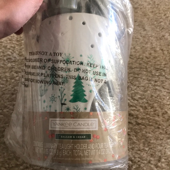 🎄NWT! YANKEE CANDLE LUMINARY TEA LIGHT HOLDER & 4 TEA LIGHTS🎄 - Picture 1 of 6
